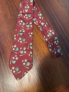 Cravatta BASEBALL vintage 100% seta - guanto, mazza, palla - sfondo rosso made in Italy - Foto 1 di 7
