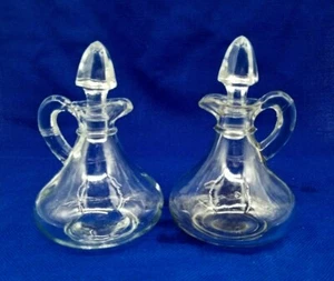 Vtg ANCHOR HOCKING Set of 2 Clear Glass Oil & Vinegar Cruets with Glass Stoppers - Picture 1 of 9
