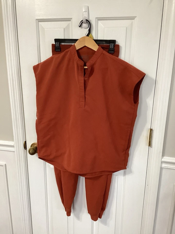 Conjunto FIGS Clásico Castaño Rojizo Mujer XSmall Rafaela Top XS Pantalones Zamora Foto 1 de 4