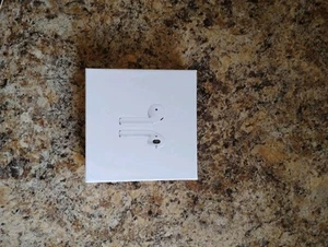 Apple AirPods 2nd Generation with Charging Case - White - Photo 1 sur 4