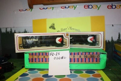 TWO HO BACHMANN 55' Grain Hoppers-  Canadian Pacific CP 388500 Item 43-1031-G8 - Image 1 of 4