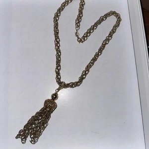 Vintage goldfarbene lange Quaste Halskette - 24" lang mit einer 5" Tropfen Quaste - Bild 1 von 6