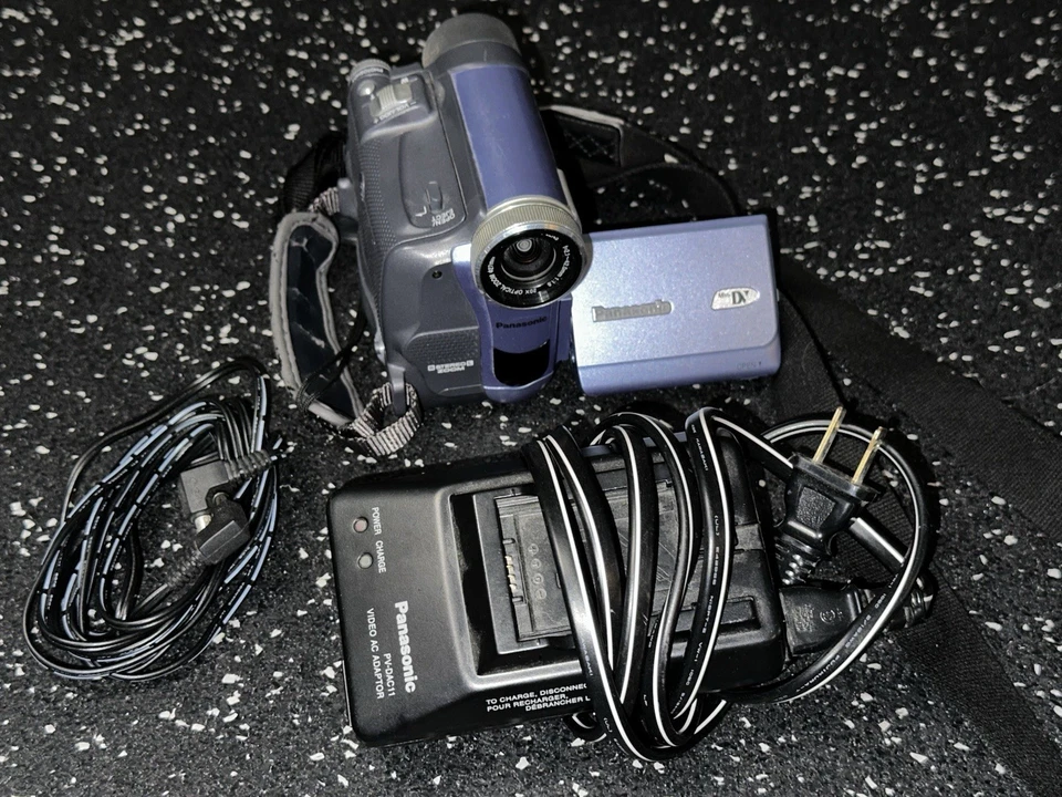 Panasonic PV-GS9 Digital Video Camcorder With Charger/OEM Battery, Works great - Image 1 of 4