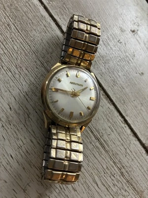Rare Bulova Accutron 10K gold filled mens watch w/Speidel band great condition Foto 1 de 4