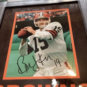 #19 Bernie Kosar AUTOGRAPH 8x10, Framed 16x14 w/ *JSA COA* SIGNED - Picture 1 of 6