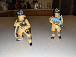 2 - Figura pompiere pompiere Papo giallo, scala 1/18 - Foto 1 di 4
