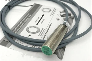 1pc New P+F Inductive Sensor Proximity Switch IA5-18GM-13 - Picture 1 of 4