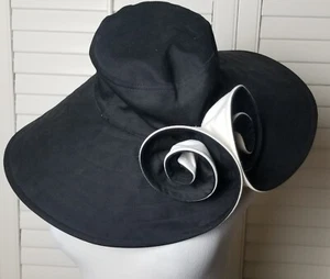 Floral Hat๐ Cotton/Canvas Wide Brim Black White 3D Flowers In Brim ๐ EUC - Picture 1 of 7