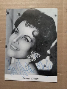 ANDREA LARSEN - TARJETA DE AUTÓGRAFO con AUTÓGRAFO ORIGINAL - aprox. 15 x 10,5 cm  - Imagen 1 de 2
