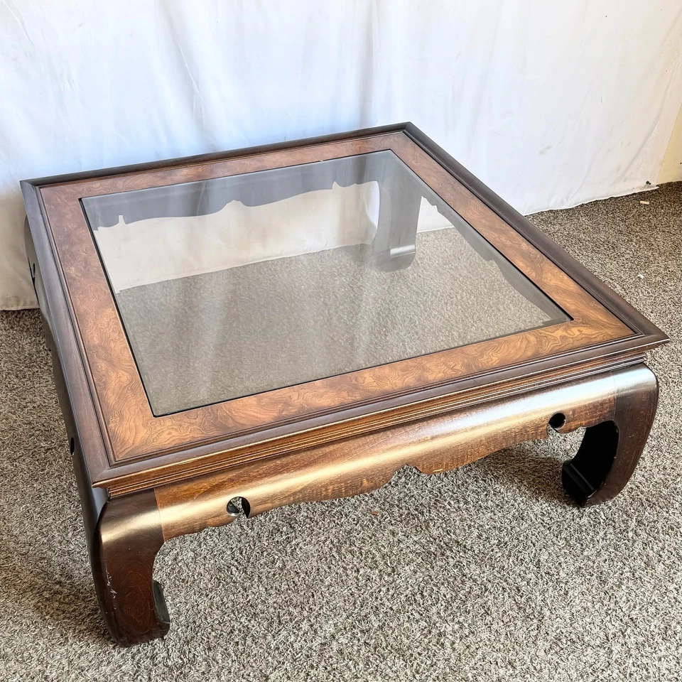 Mesa de centro vintage estilo Ming de madera burl y vidrio ahumado de Gordon’s Fine Fur Foto 1 de 1