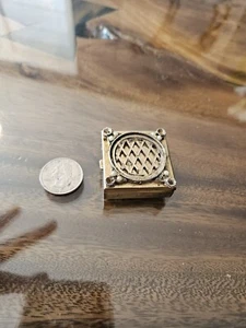 Vintage Brass Pill Box/Snuff Box/ Pocket-Purse Ashtray - Picture 1 of 8