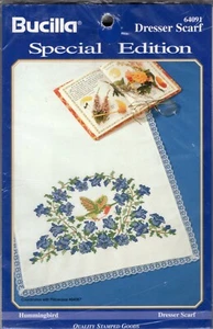Kit Bordado Estampado Bufanda Cómoda Colibrí 64091 Bucilla Edición Especial - Imagen 1 de 2