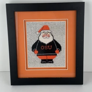 Completado OSU Oklahoma State Oregon State University Crewel Santa ¡Diversión enmarcada! - Imagen 1 de 9