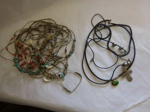 KONVOLUT 18 FLÜSSIGSILBER HALSKETTEN, 1 ARMBAND, 4 LEDERHALSKETTEN - Bild 1 von 11