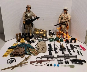 Lotto di 2 Hasbro G.I. Figurine Joe 12" con accessori oltre 70 pezzi ottime condizioni - Foto 1 di 9