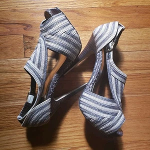 Bakers Marisela Raffia Heels, Size 8.5 -5 Inch Heels Gold Ivory - Picture 1 of 5