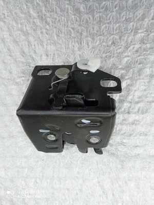 Genuine 52060736 Fiat Doblo 2011 Rear Right Tailgate Lock - Image 1 of 2