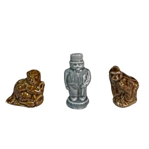 Wade Whimisie England Figurines Mixed Lot of 3 Ringmaster Beaver Ape/Gorilla - Picture 1 of 23