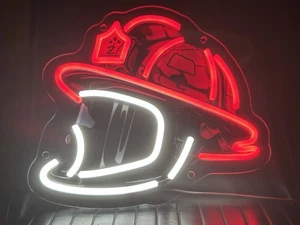 Feuerwehrmann Feuerwehrhelm LED Neonlicht Licht Wanddeko 12”x12” - Bild 1 von 1