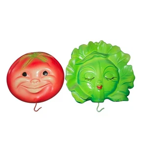 Miller Studios Vintage 1959 grüner Salat & rote Tomate Kreidegeschirr Wandtafeln mit Haken - Bild 1 von 7