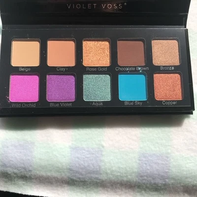 NEW! Violet Voss Essentials 2 Pro Series Eyeshadow Palette - Image 1 of 3