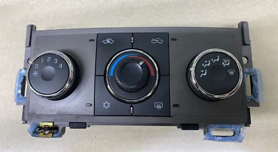 2007-2009 SATURN AURA Heater A/C Control, Manual Control (OPT C60) OEM 25777904 - Image 1 of 4
