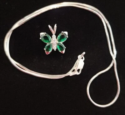 Collar de cadena de serpiente de plata de ley de 16", verde esmeralda circonita cúbica diamante mariposa Foto 1 de 4