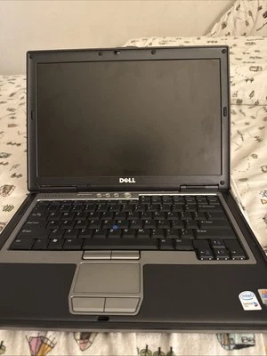 Portátil Dell Latitude D620 14,1"" (Intel Centrino Duo) - Piezas/reparación COMO ESTÁ Foto 1 de 4