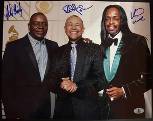 EARTH WIND & FIRE SIGNED AUTOGRAPHED 11X14 PHOTO X3 BAILEY JOHNSON WHITE PSA COA - Picture 1 of 5