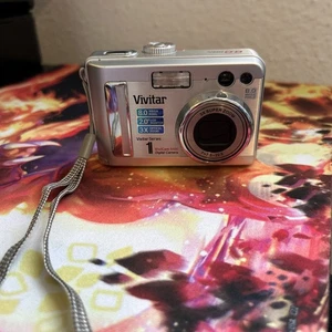 Vivitar Series 1 Vivicam 8400 8.0 Mega Pixel Digital Camera. - Picture 1 of 6