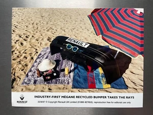 Original 1997 Renault Megane Recycled Bumper Press Photo. Beach. - Picture 1 of 2