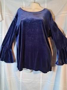 Top donna velluto manica lunga con volant collezione limitata. Chiusura con fiocco...scatola Z - Foto 1 di 8