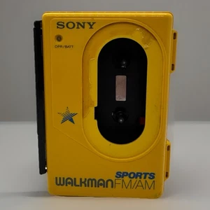 Sony WM-F45 Sports Walkman AM/FM Radio Lettore Cassette Giallo Funzionante! LEGGI - Foto 1 di 9
