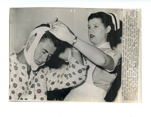 Original April 5 1959 Ted Williams Neck Surgery 7 X 9 1/2 Wire Photo - Picture 1 of 2