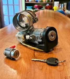 07-09 Chevy Equinox Pontiac Torrent Ignition Switch & DOOR LOCK Set w/ 1 KEY OEM - Picture 1 of 4