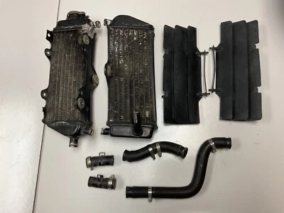✅1997 yz250 conjunto de radiador esquerdo e direito líquido de arrefecimento YAMAHA YZ250 ORIGINAL DO FABRICANTE 1996-2001 - Imagem 1 de 4