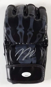 Nick Diaz Signed MMA Glove (JSA) UFC Welterweight Division - Picture 1 of 3