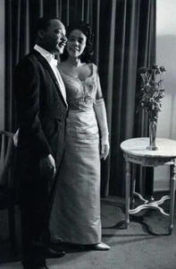 Martin Luther King Jr PHOTO Black Civil Rights, Beautiful Wife Coretta - Picture 1 of 2