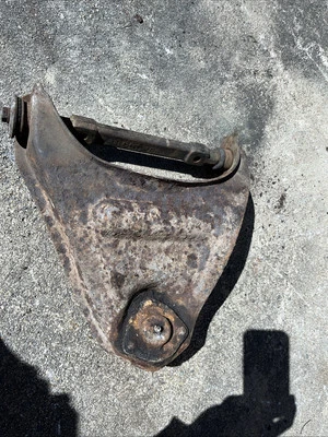 Левый передний верхний рычаг управления 65-70 Chevrolet Impala в сборе - Изображение 1 из 2