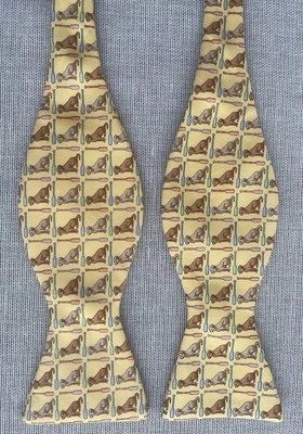 Pajarita de seda Peter Blair, amarilla con perros y remos, autocorbata, ajustable 2 3/8" Foto 1 de 4