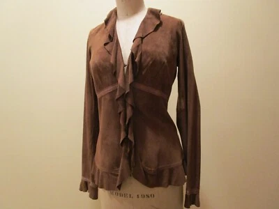 Blusa de gamuza color caramelo marca Express para dama con volantes manga larga 7/8 Foto 1 de 4