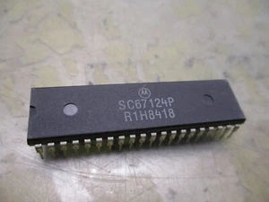 Tubo di 9 circuiti integrati di gestione della memoria Motorola SC67124P [4*D-38] - Foto 1 di 3