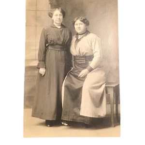 ANTIQUE POSTCARD TWO WOMEN IN DRESSES VINTAGE REAL PHOTO POSTCARD RPPC - Bild 1 von 3