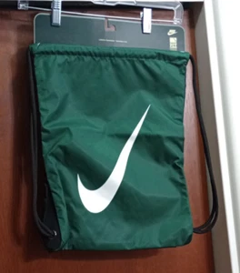 NIKE DRAWSTRING BAG TOTE GREEN&BLACK COLOR NWT REVERSIBLE RECYCLED MATERIAL - Picture 1 of 5