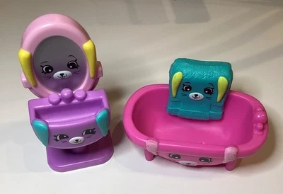 LOTE DE 4 JUGUETES SHOPKINS HAPPY PLACES Bañera Toalla Fregadero Espejo Fregadero Foto 1 de 4