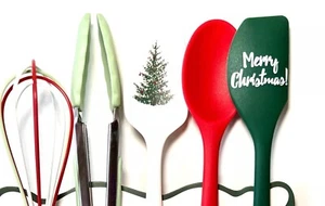 5 MERRY CHRISTMAS TREE MINI UTENSILS SET SILICONE SPATULAS TONGS WHISK SPOON - Picture 1 of 8
