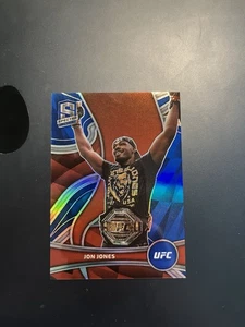 2022 Panini Chronicles UFC Spectra Blue /99 Jon Jones #400 B5 - Bild 1 von 2