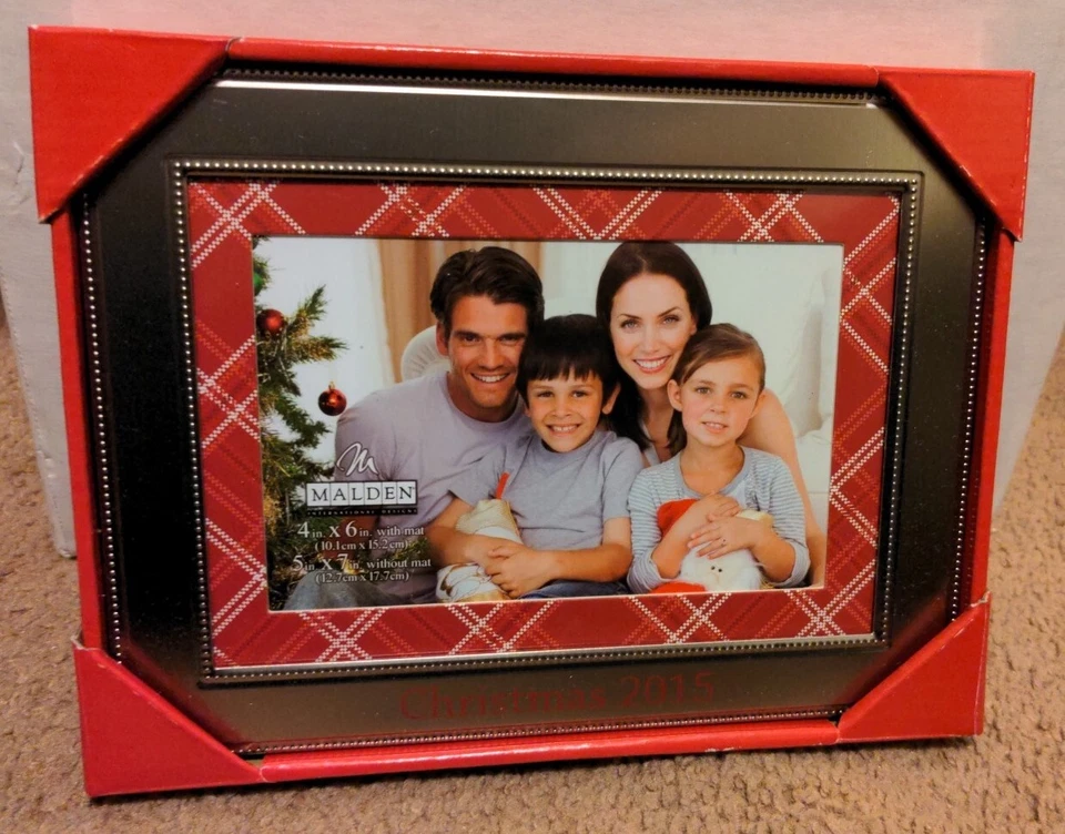 Malden 2015 Navidad 4x6 Marco Plateado Con Tela Roja Como Patrón Incrustación Nuevo Foto 1 de 1