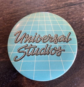 Vintage Universal Studios Pinback Button 1980s Grid - Imagen 1 de 3