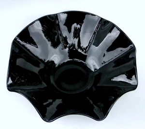 L.E. Smith BLACK AMETHYST glass LARGE RUFFLED serving bowl - Picture 1 of 6